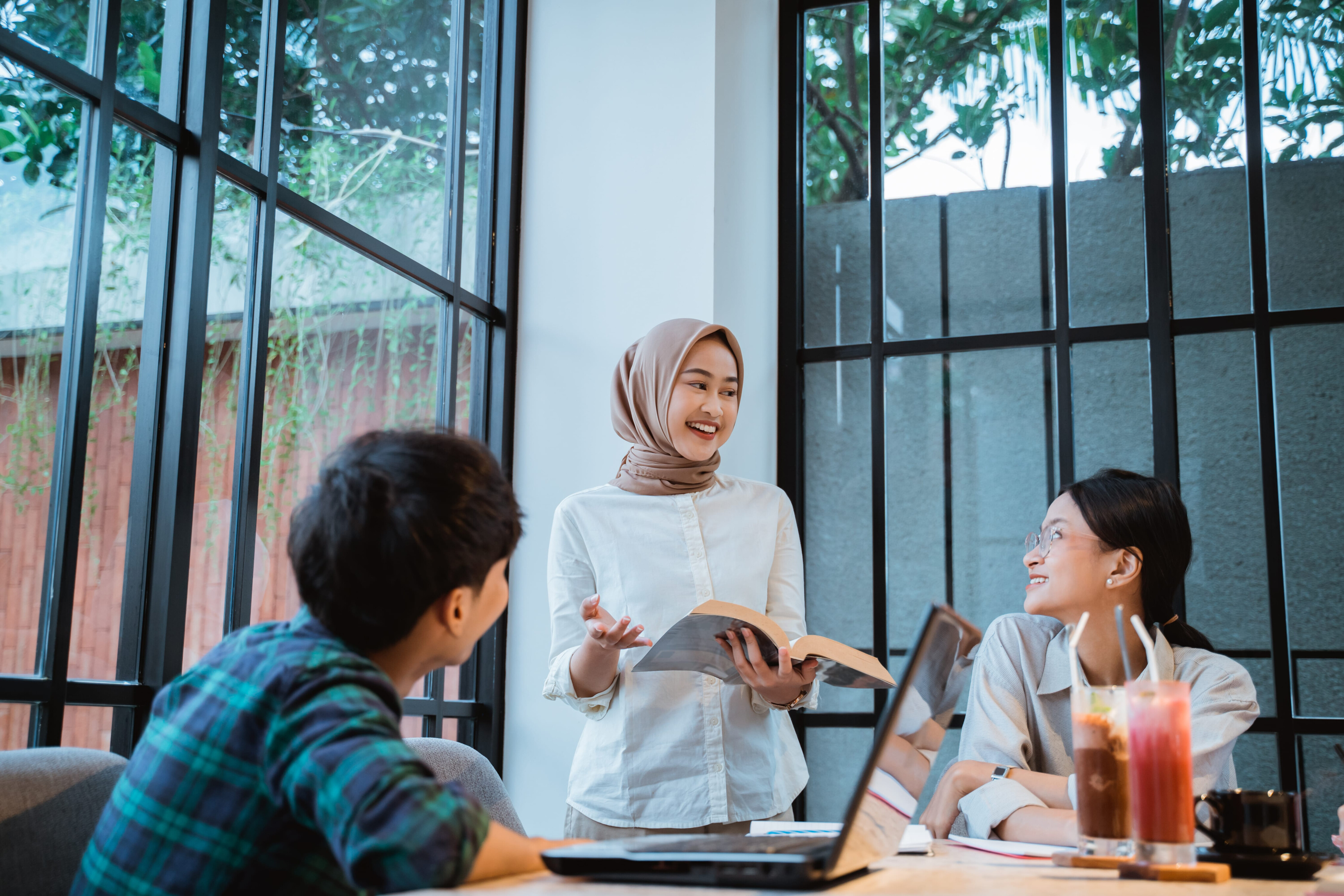 Ilustrasi konsep akad dalam asuransi syariah yang menjelaskan Akad Tabarru, Hibah Tanahud dan Akad Wakalah bil Ujrah pada produk Panin Dai-ichi Life Syariah